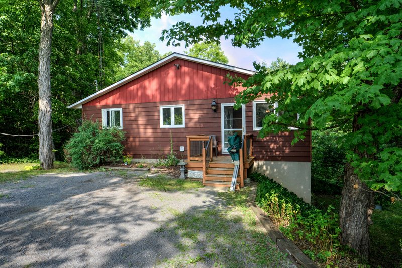 Waterfront home and property for sale, lake front, nature and wetlands